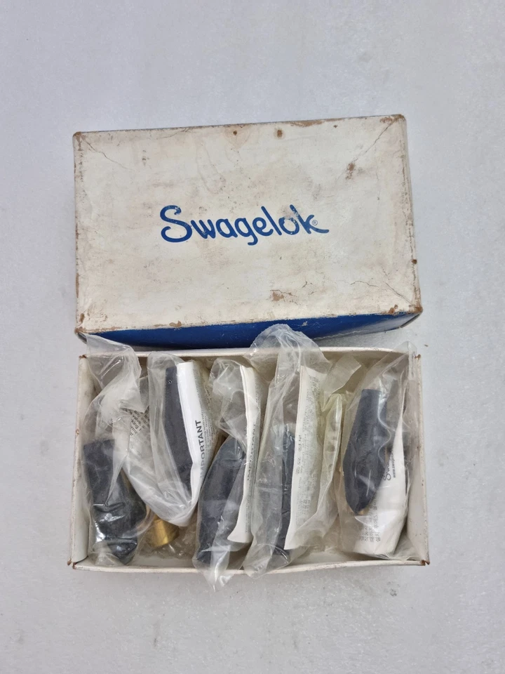Lot Of 5 Pcs Swagelok B-43F4 Brass 40 Series Ball Valve New B43F4